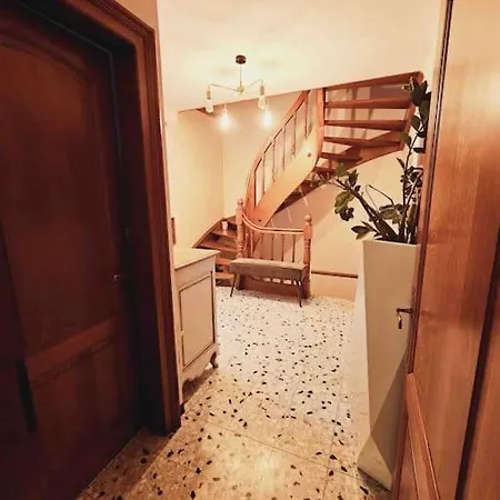 Maison Au Centre De *